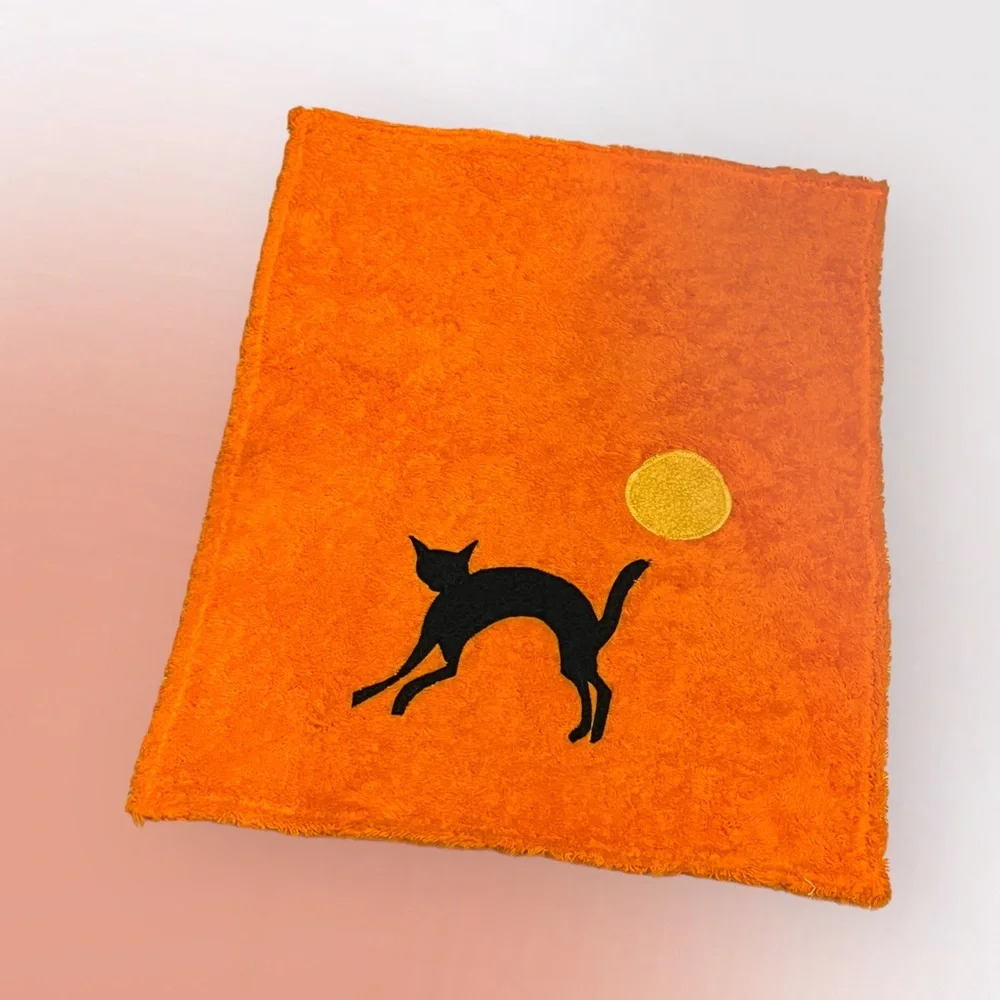 Lot/2 𝑯𝒂𝒏𝒅𝒎𝒂𝒅𝒆 Halloween Hand Towels - Picture 2 of 13